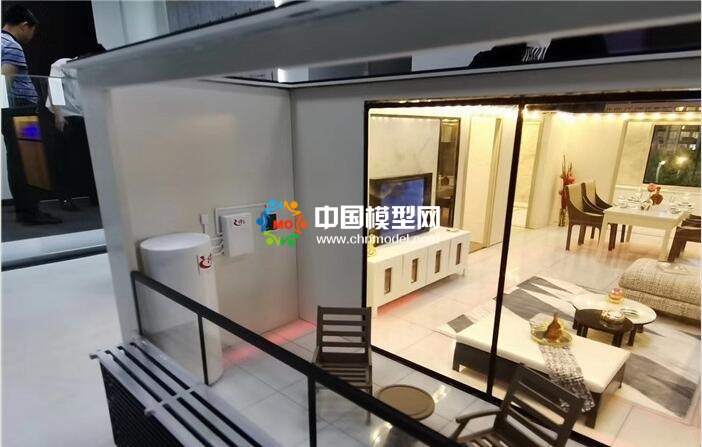 太陽能異聚態(tài)熱利用系統(tǒng)沙盤模型