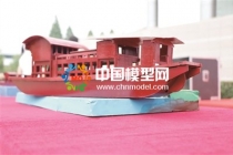 學生黨員制作紅色模型，弘揚紅船精神